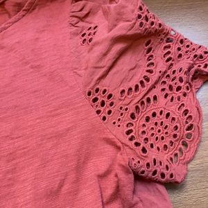 Boden Sz 6 eyelet back Tee